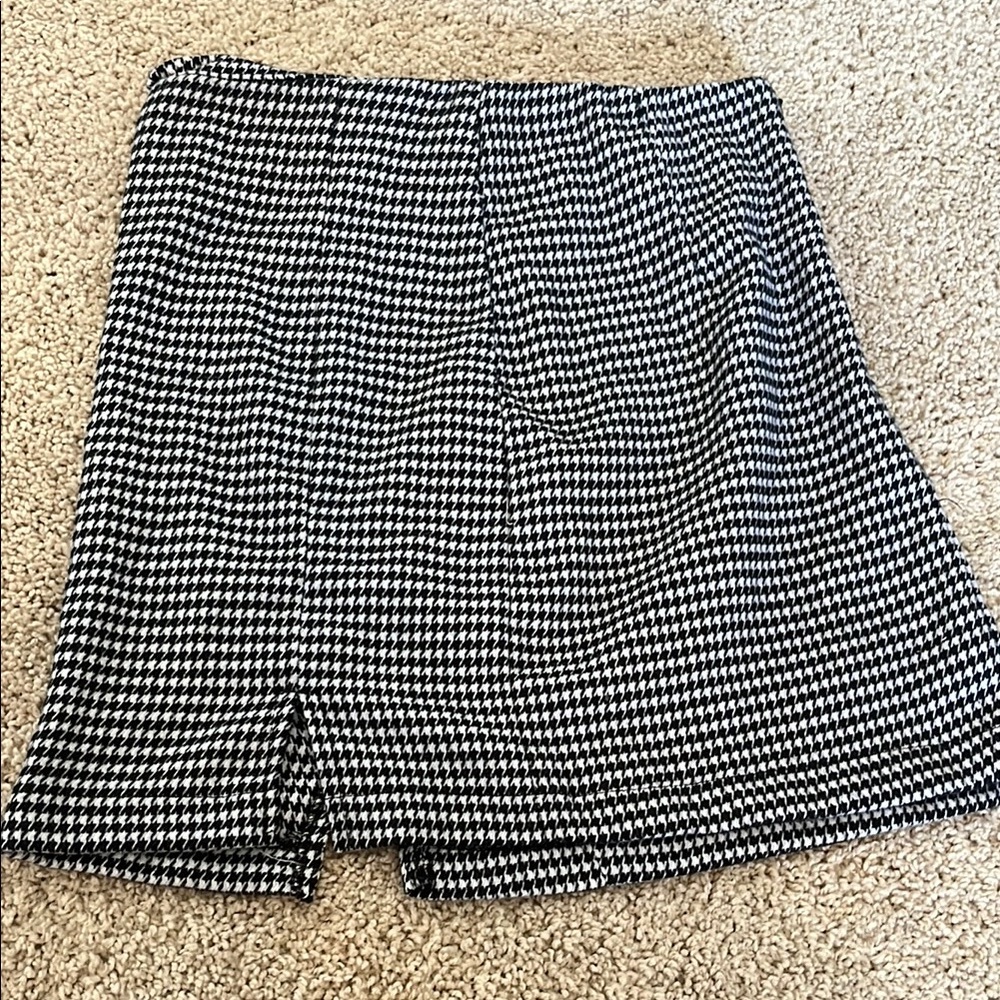 Classic Black and White Houndstooth Midi Skirt